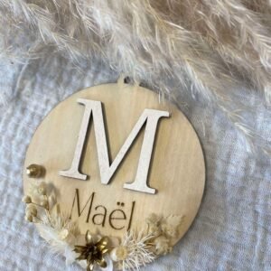 Boule initiale avec fleurs blanches